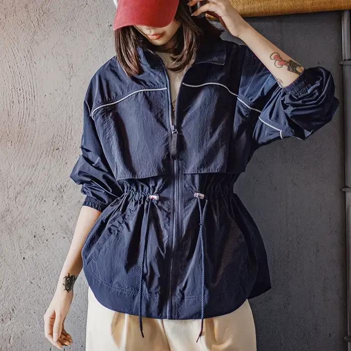 Maden Veste coupe-vent courte légère à col montant pour femme Parka contrastée bleu marine avec cint