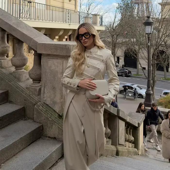 Veste Rétro Minimaliste Ajustée Courte pour Femme – Tendance Urbaine Chic Décontractée Printemps-Automne – Vêtement d'extérieur Audacieux et Élégant