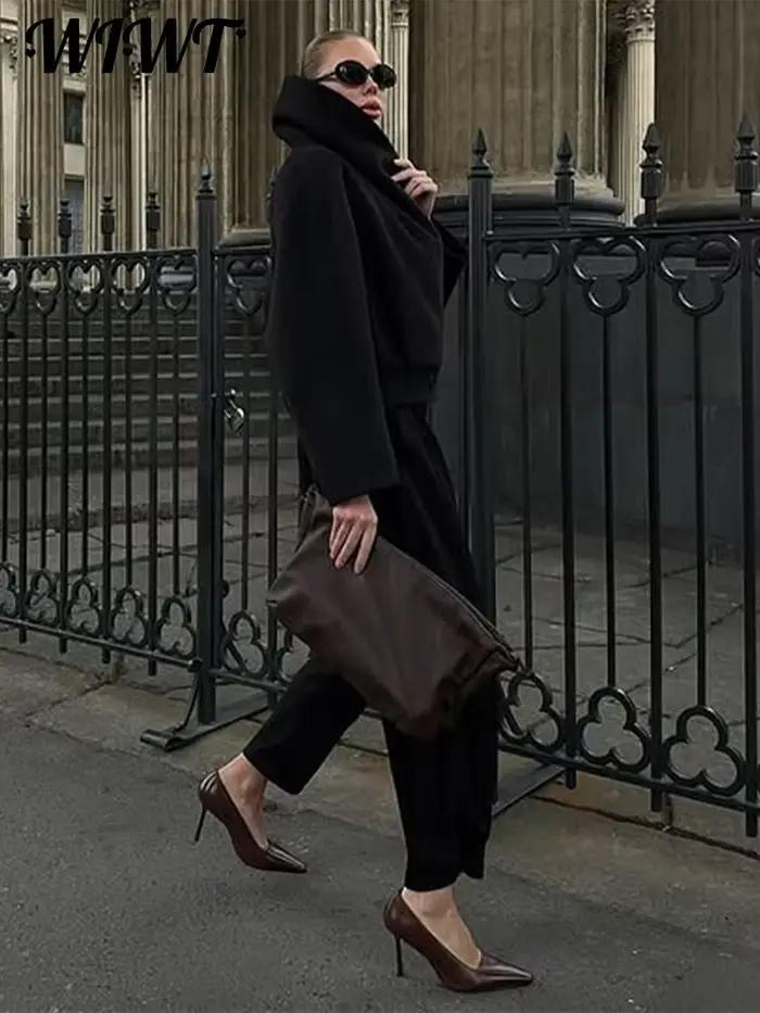Manteaux en laine noirs à col montant pour femmes