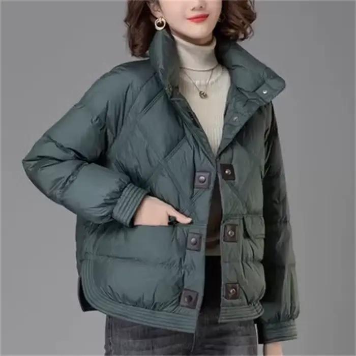 Doudoune courte en duvet de canard blanc pour femme, design tendance, petite taille, hiver 2024, nouveau modèle à offrir pour les occasions spéciales