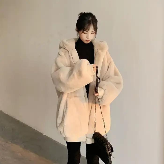 Manteau à capuche en fausse fourrure pour femme, élégant et luxueux, col en V, manches longues, vêtements d'extérieur moelleux, veste tendance pour femme, hiver, quotidien, style highstreet