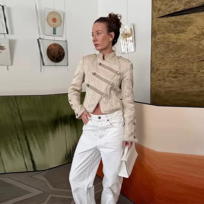 Veste Rétro Minimaliste Ajustée Courte pour Femme – Tendance Urbaine Chic Décontractée Printemps-Automne – Vêtement d'extérieur Audacieux et Élégant