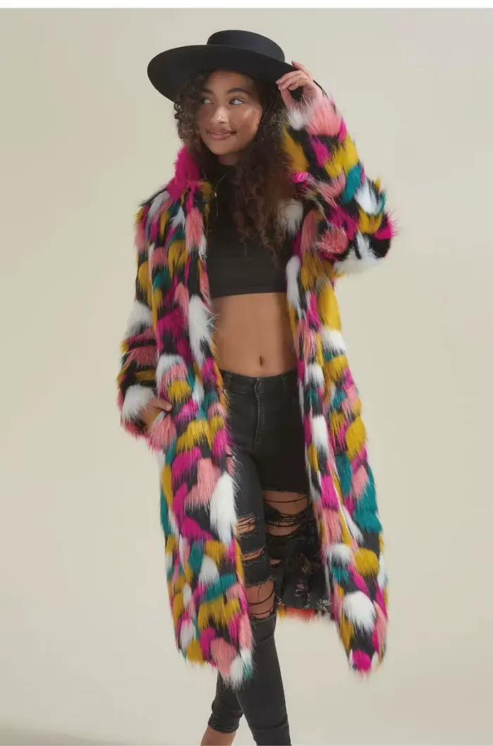 Veste en fausse fourrure de couleur arc-en-ciel pour femme