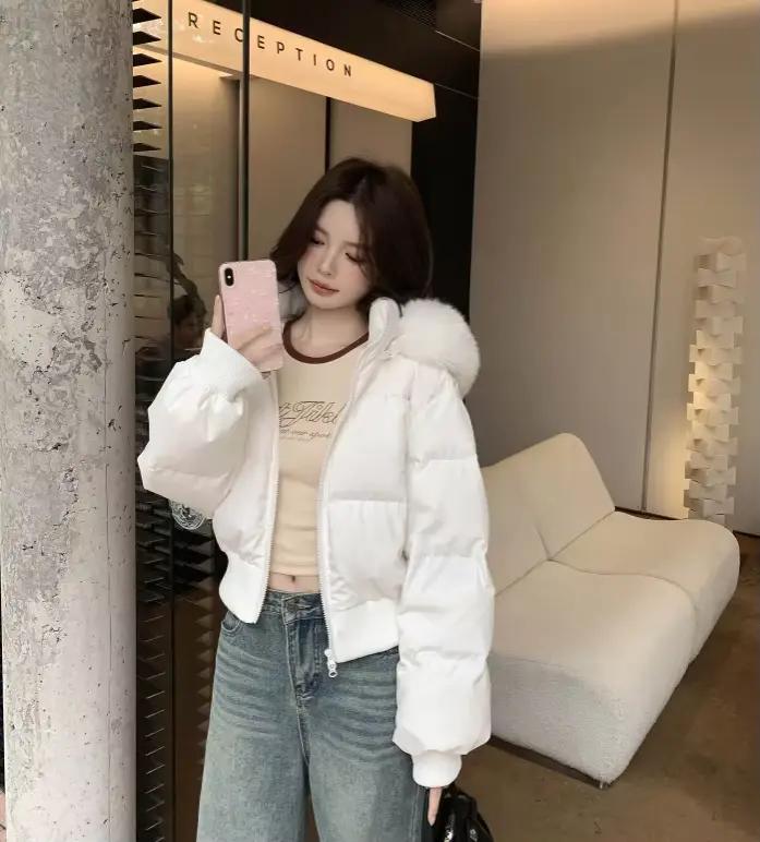 Doudoune courte pour femme, nouveau style hiver 2025, col en fourrure, cintrée à la taille, épaisse, en duvet de canard blanc