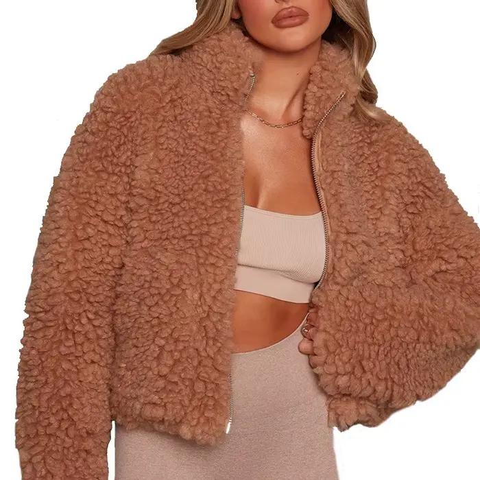 Manteau court en laine d'agneau pour femme