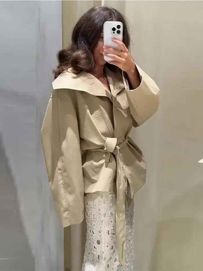 Trench-coat élégant à lacets pour femme