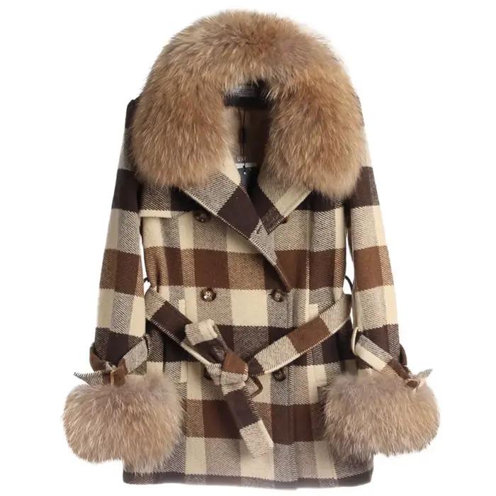 2025 nouveau manteau à carreaux en laine à col en fourrure de raton laveur manteau en laine mince pour femme hiver