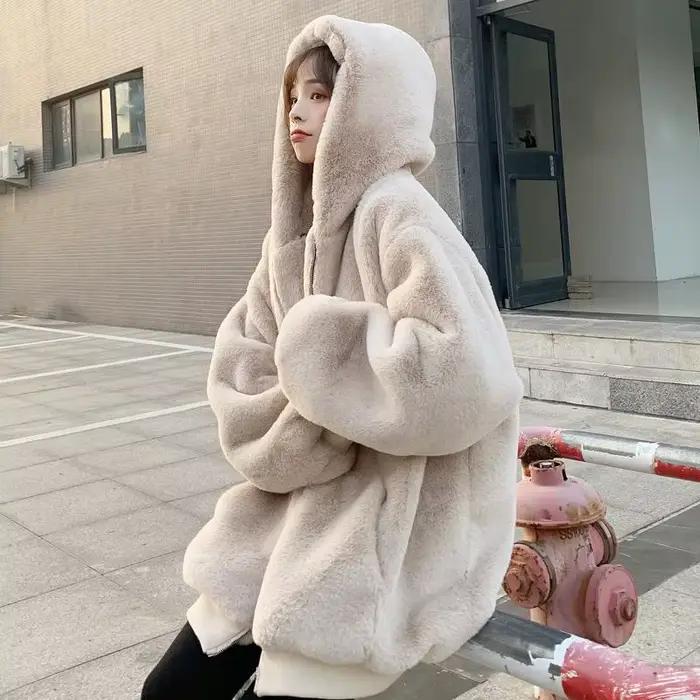 Manteau à capuche en fausse fourrure pour femme, élégant et luxueux, col en V, manches longues, vêtements d'extérieur moelleux, veste tendance pour femme, hiver, quotidien, style highstreet