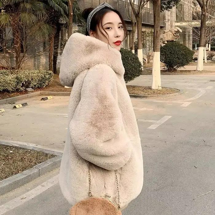 Manteau à capuche en fausse fourrure pour femme, élégant et luxueux, col en V, manches longues, vêtements d'extérieur moelleux, veste tendance pour femme, hiver, quotidien, style highstreet