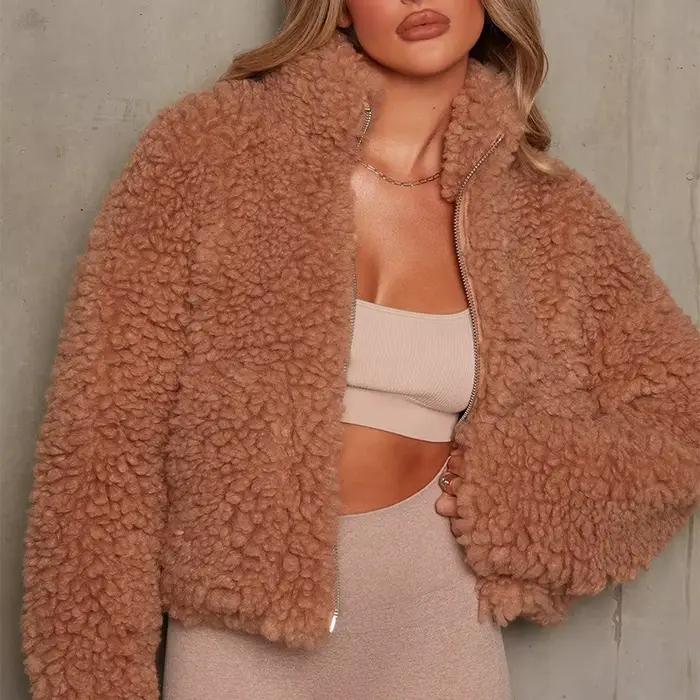 Manteau court en laine d'agneau pour femme