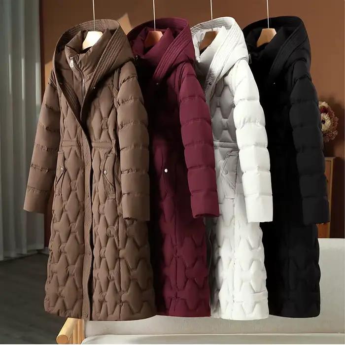 Parka féminine décontractée ample et chaude avec capuche détachable pour femmes style moderne saison automne-hiver 2025