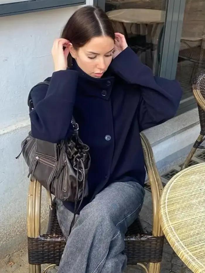 Veste courte à col montant senior femme élégante avec capuche coton automne 2025 occassions variées style européen