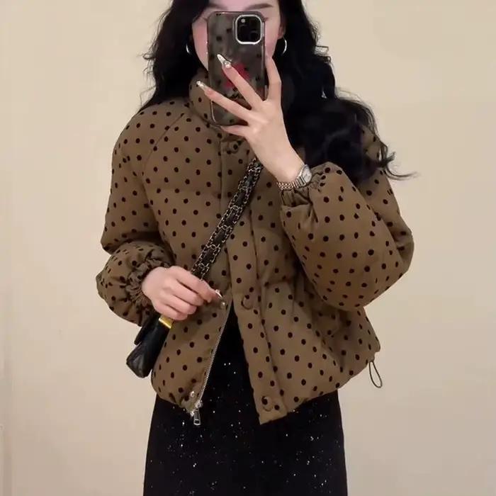 Veste courte Pop Wave Point pour femme en hiver, avec une sensation haut de gamme et un col montant. Veste en coton épais pour superposition