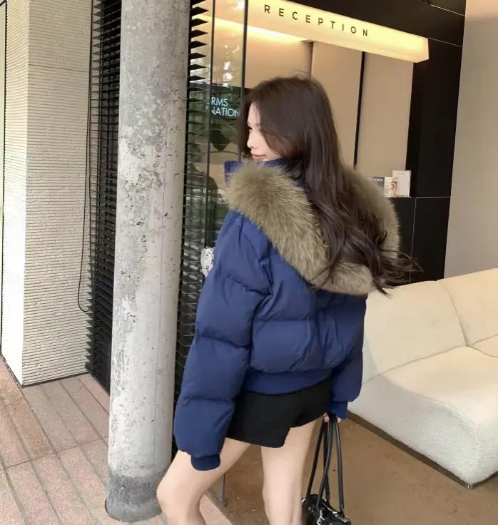 Doudoune courte pour femme, nouveau style hiver 2025, col en fourrure, cintrée à la taille, épaisse, en duvet de canard blanc