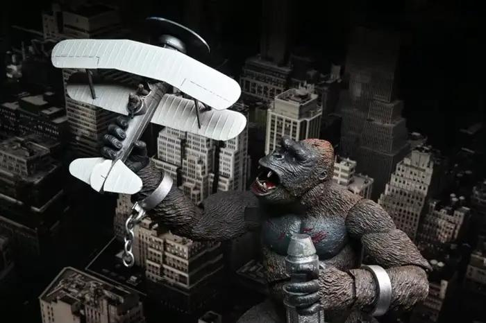 Figurine articulée en PVC King Kong original avec avion, jouets modèles 16 cm