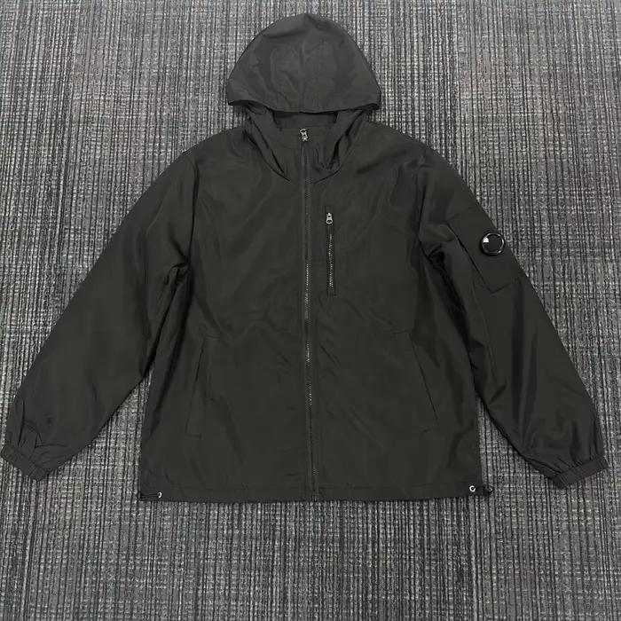 Veste coupe-vent à capuche identique pour hommes et femmes, avec poignets et poches à fermeture écla