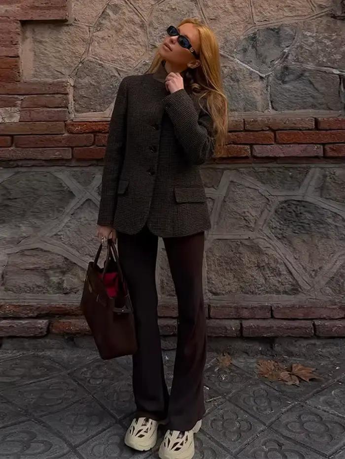 Manteau en laine ample à col montant et empiècements pour femme