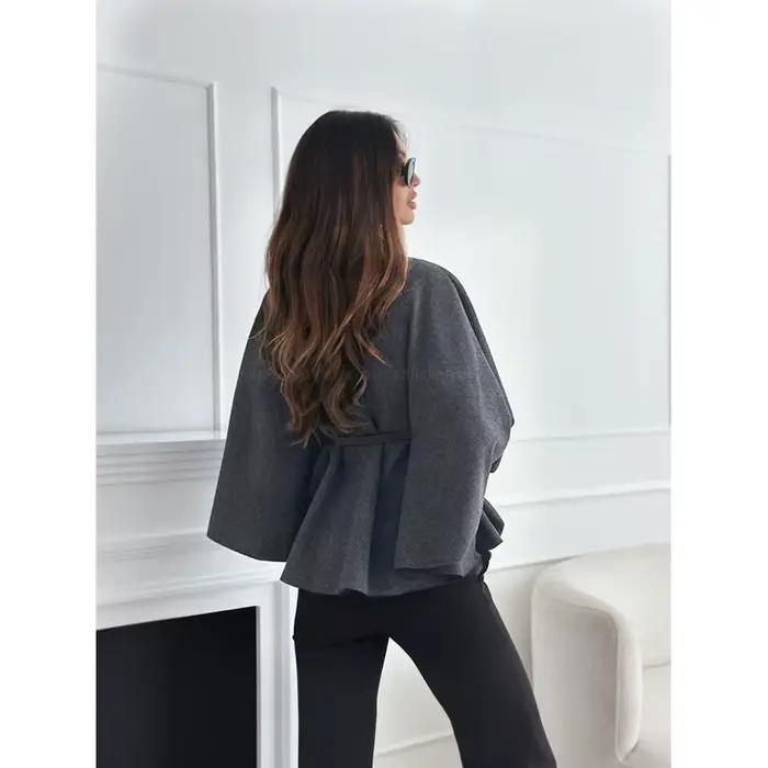Élégant manteau cape couleur bordeaux pour femme