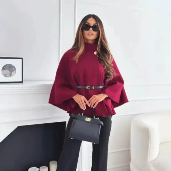 Élégant manteau cape couleur bordeaux pour femme