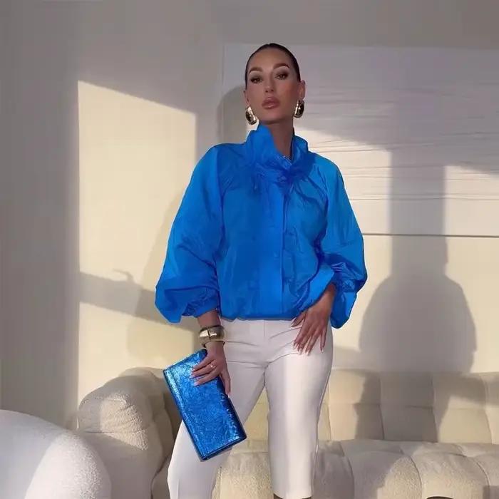 Parka Femme Élégante et Unique en Nylon Bleu à Manches Longues Plissées avec Cordon de Serrage
