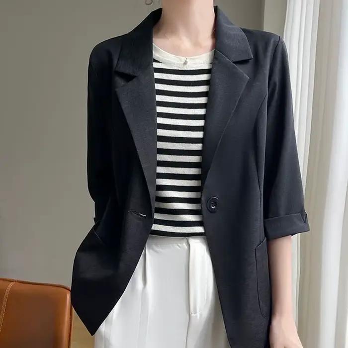 Blazer blanc à manches 3/4 pour femmes élégant et décontracté pour occasions de bureau et sorties modernes