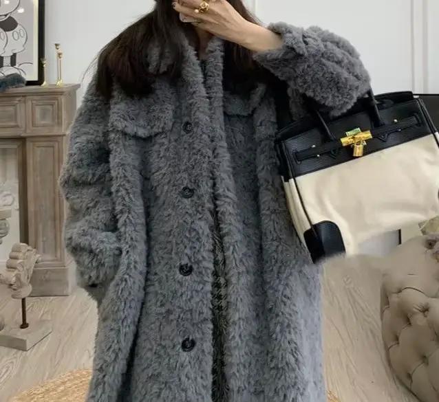 Manteau long en polyester grisonnant pour femmes junior confortable et élégant à porter toute l'hiver pour des sorties urbaines et professionnelles