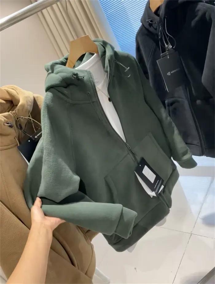 2025 nouvelle veste polaire épaisse pour hommes et femmes, veste à capuche coupe-vent et chaude hiver extérieur haut à capuche vêtements d'hiver vente