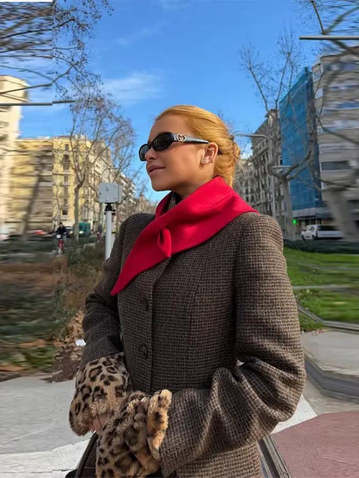 Manteau en laine ample à col montant et empiècements pour femme