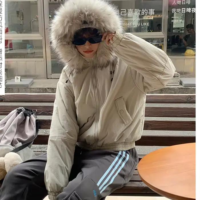 Veste matelassurera à capuche avec col en fourrure pour femmes