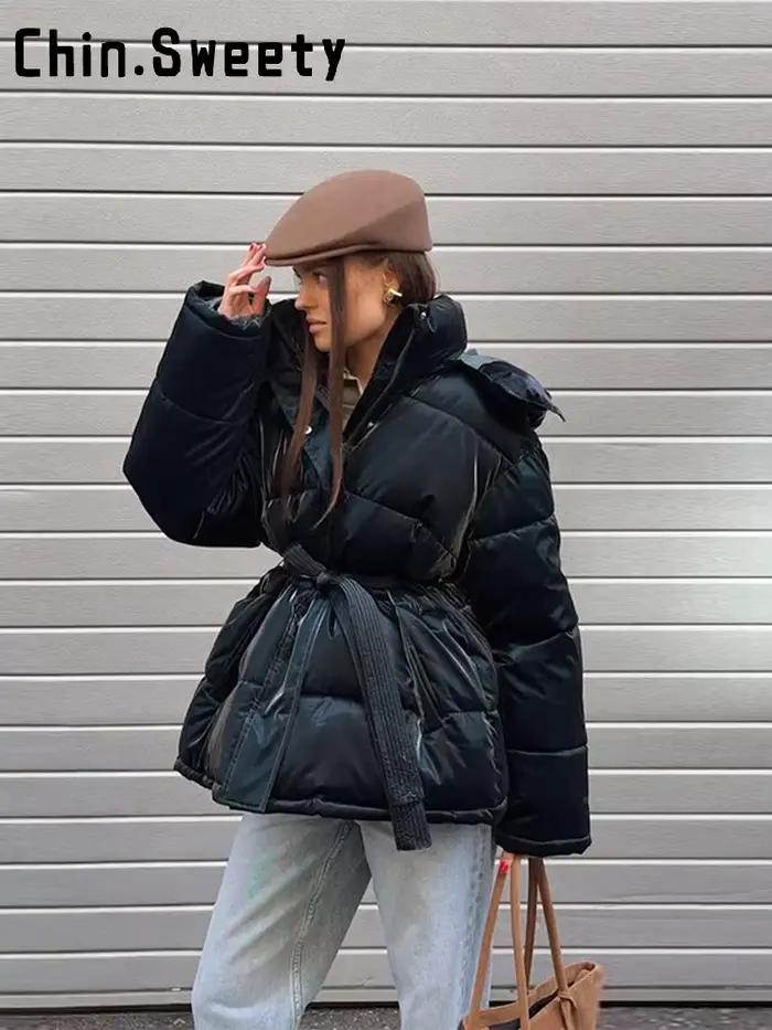 Manteau en coton avec ceinture à revers rouge pour femme